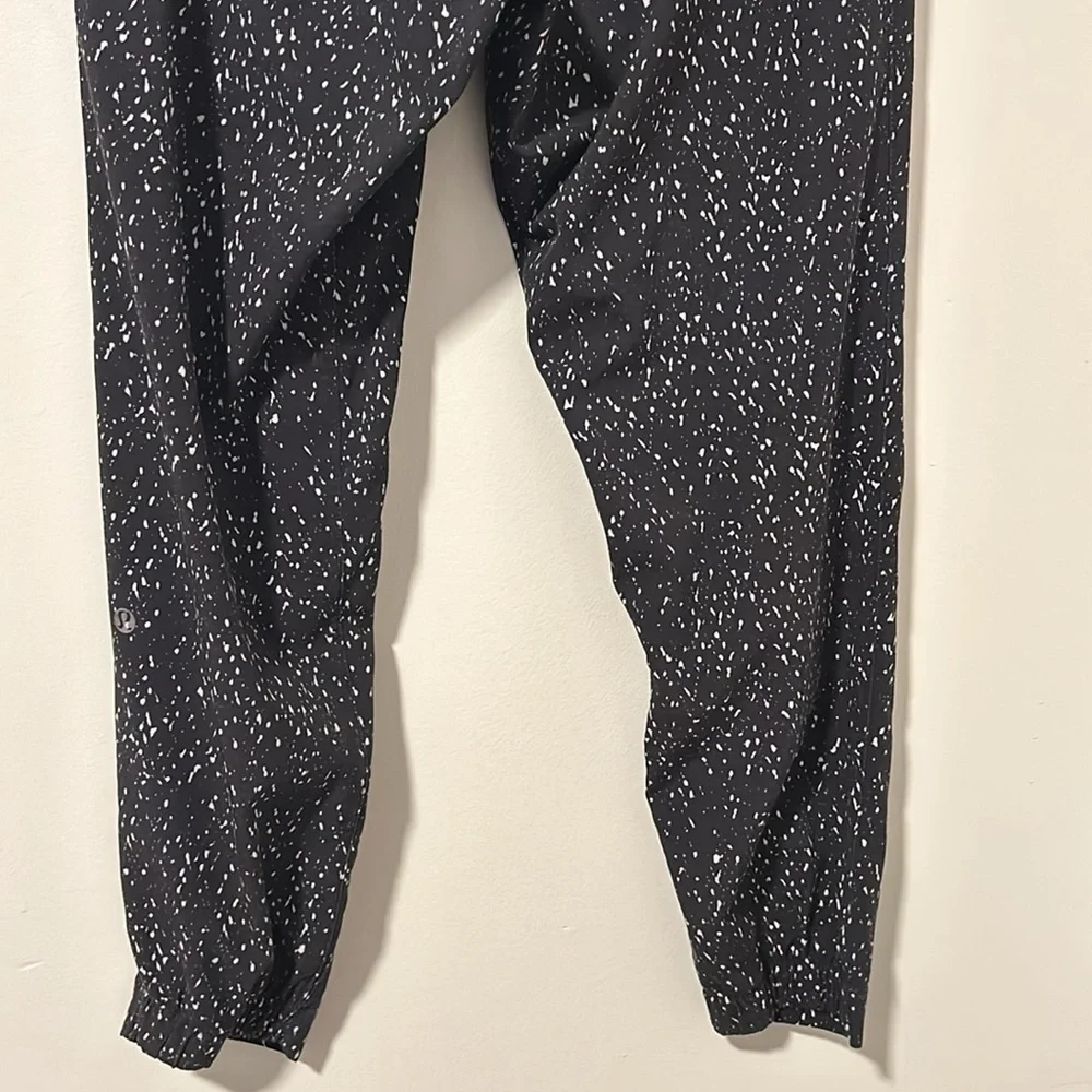 Lululemon Lightweight Black Joggers Travel Athletic Hiking Size 6